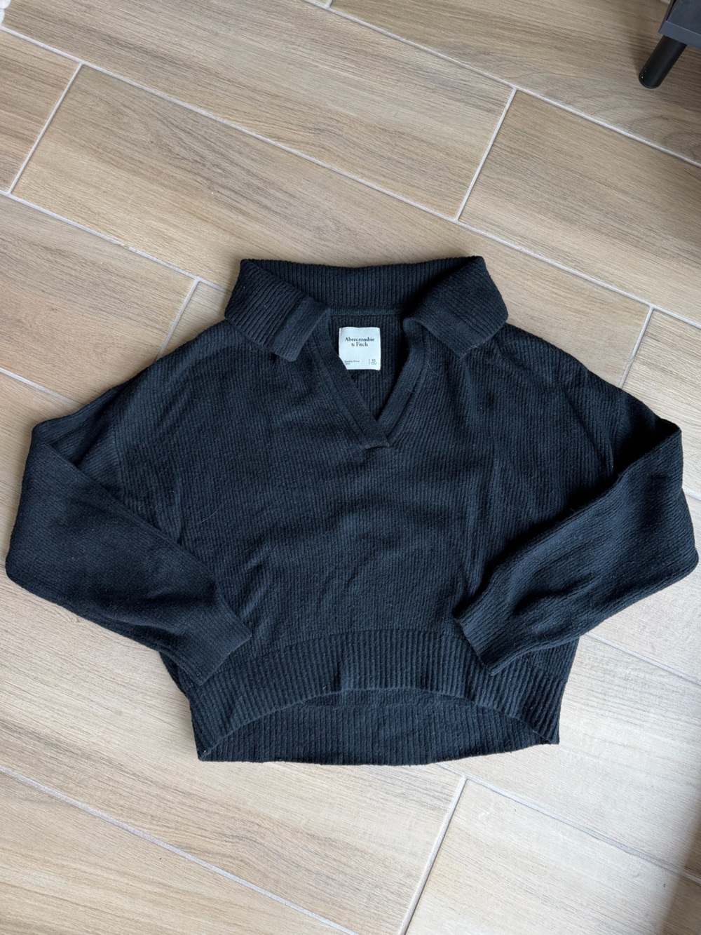 Abercrombie & Fitch Women’s Black V-Neck Sweater - Classic Knit